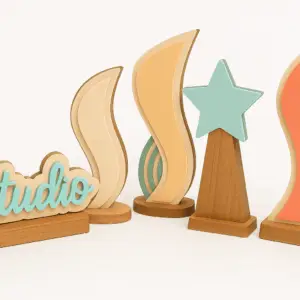 Trofeos Personalizados de Madera y Acrílico | Presupuesto a Medida