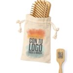 Set de cepillo de bambú grabado a láser con bolsa de algodón estampada ideal para regalos ecológicos, eventos y detalles personalizados