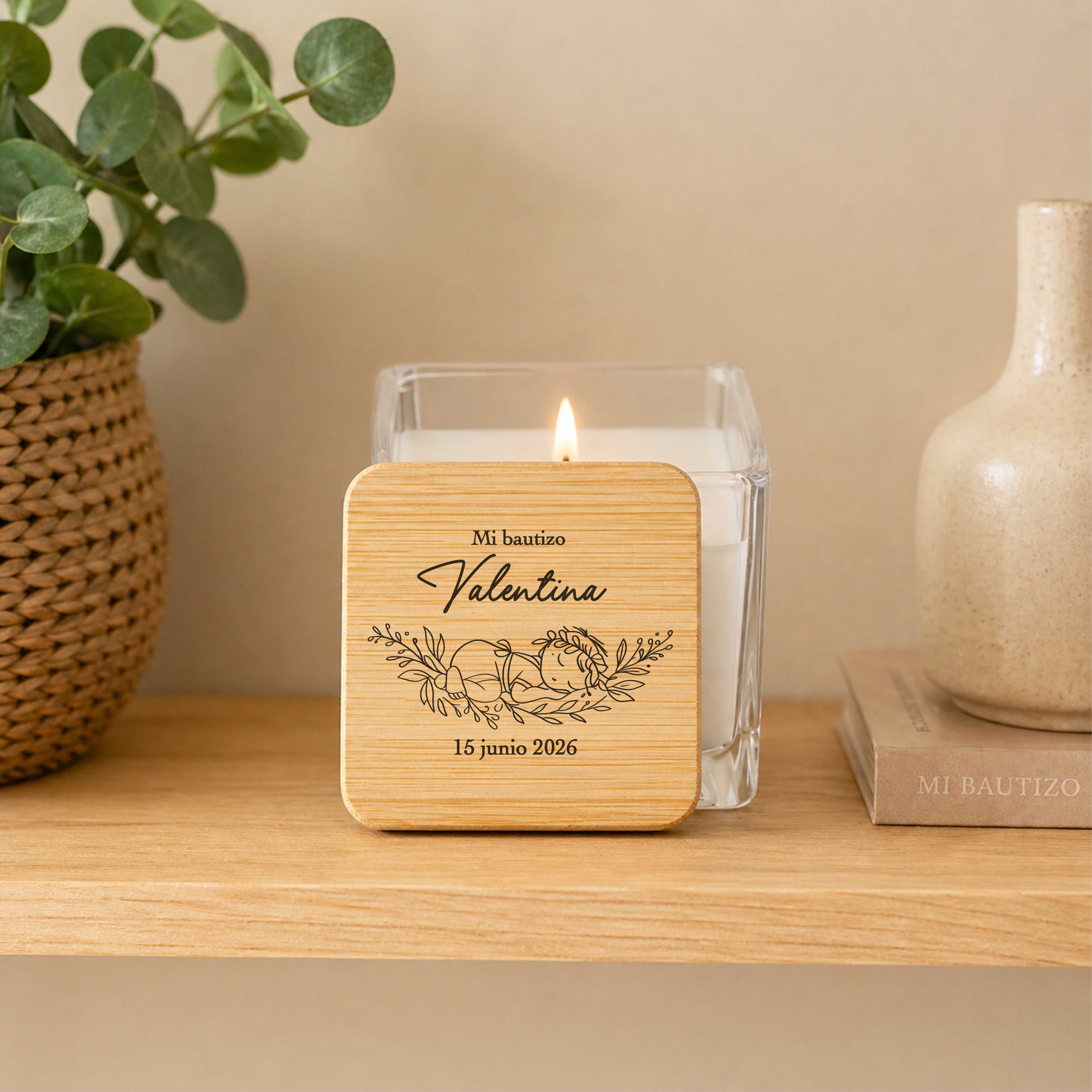 Vela aromática en cristal con tapa de bambú personalizada para bautizo
